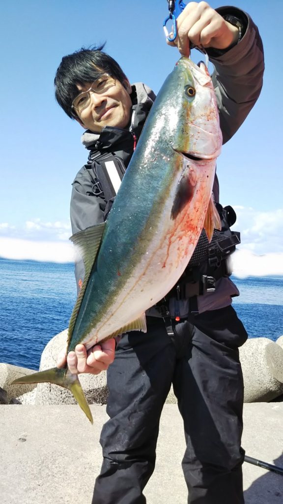 強風でカタクチ接岸中 かめや釣具