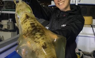 遊漁船 とんぼ様 アオリイカ2.1㎏でました！！