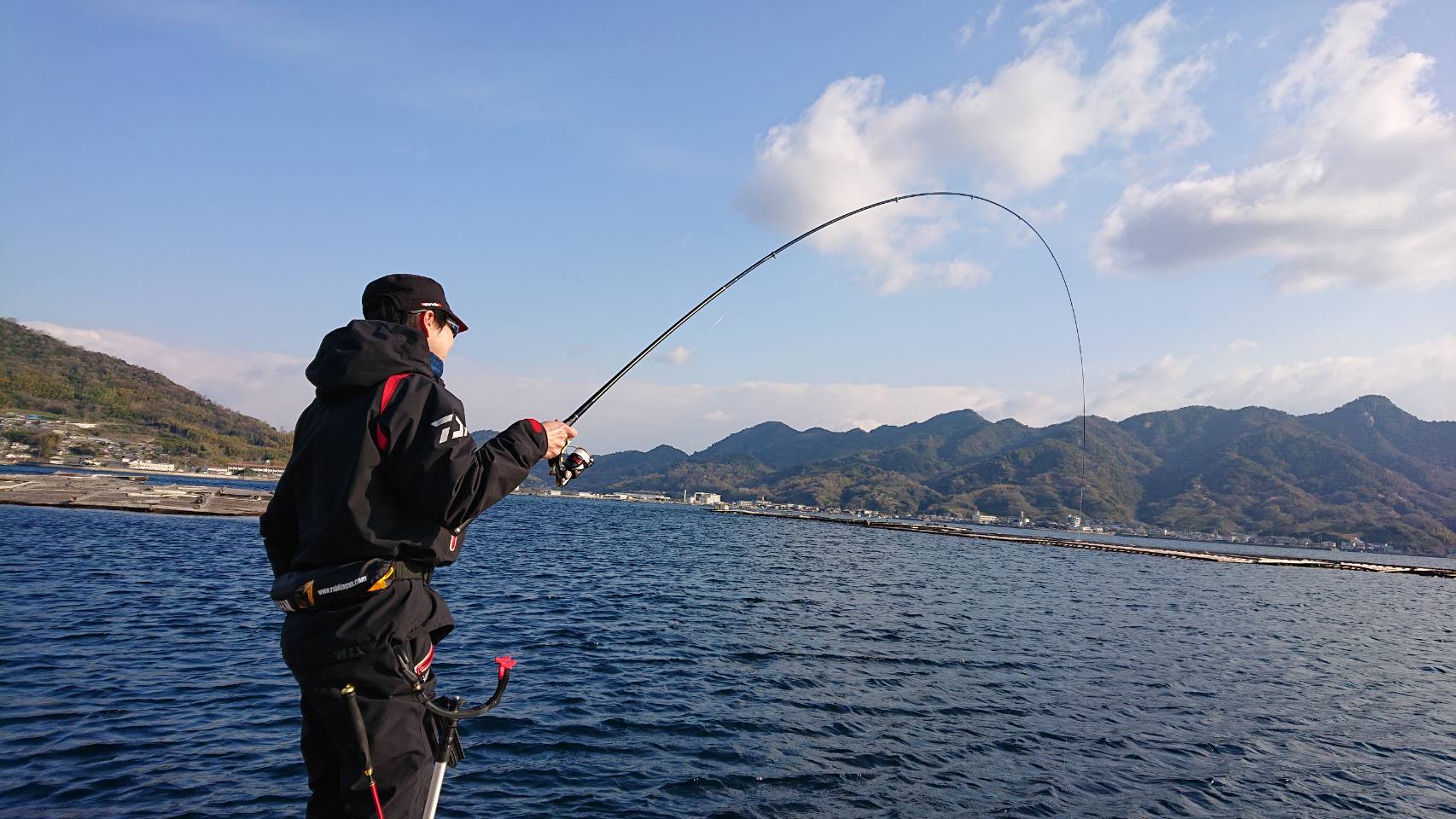 江田島湾沖筏でフカセ釣り かめや釣具